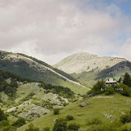 Hotel Valle Del Lupo Pescasseroli Exteriör bild