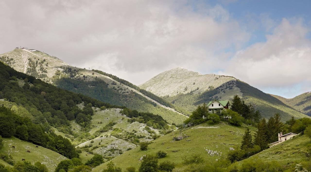Hotel Valle Del Lupo Pescasseroli Exteriör bild